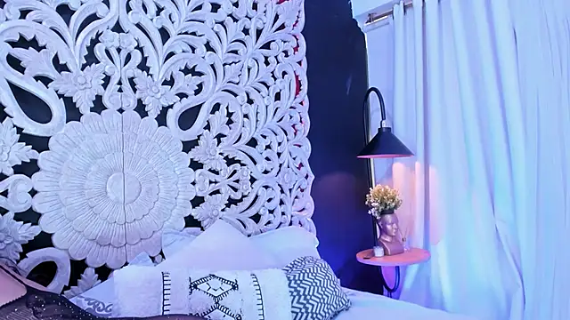 Snapshot of Mindy_sweety chatting on 12.18.25 Mindy sweety online show from 12.18.25