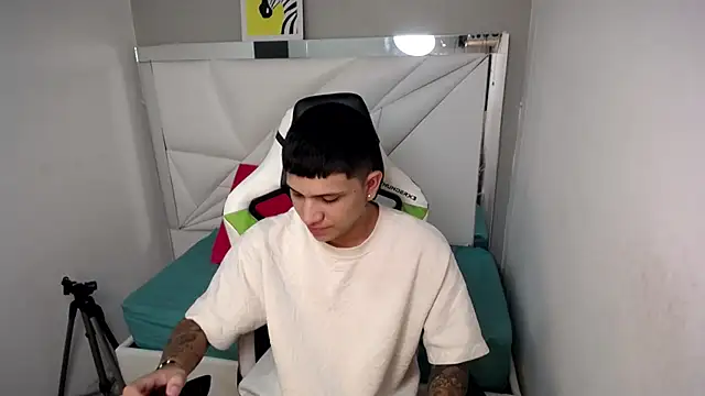 Snapshot of Brayan_lopezz chatting on 07.04.26 Brayan lopezz online show from 07.04.26