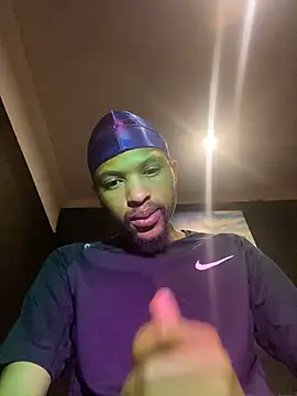 Snapshot of BlueIceCube chatting on 10.05.25 BlueIceCube online show from 10.05.25