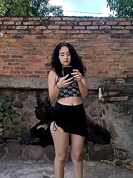 sweet outdoor charm online show from 10.15.25