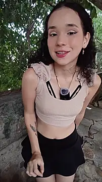 Snapshot of sweet_outdoor_charm chatting on 06.18.26 sweet outdoor charm online show from 06.18.26