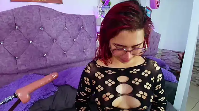 Snapshot of Melannytaylor chatting on 03.12.25 Melannytaylor online show from 03.12.25