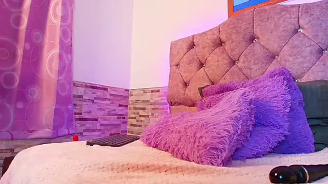 Snapshot of Melannytaylor chatting on 03.12.25 Melannytaylor online show from 03.12.25