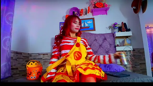 Snapshot of Melannytaylor chatting on 10.31.25 Melannytaylor online show from 10.31.25