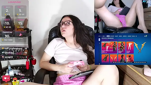 Snapshot of sobresalinaa chatting on 10.29.25 sobresalinaa online show from 10.29.25