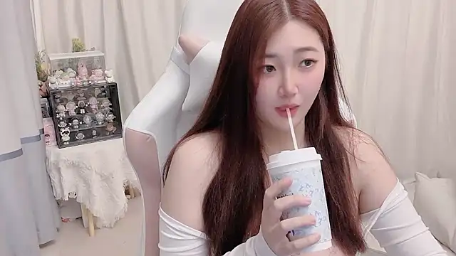 Snapshot of Stars_Elyn chatting on 12.18.24 Stars Elyn online show from 12.18.24