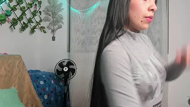Snapshot of keyla_meow chatting on 02.04.25 keyla meow online show from 02.04.25