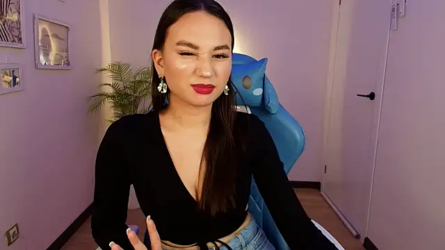 Snapshot of margeriTirell chatting on 12.03.25 margeriTirell online show from 12.03.25