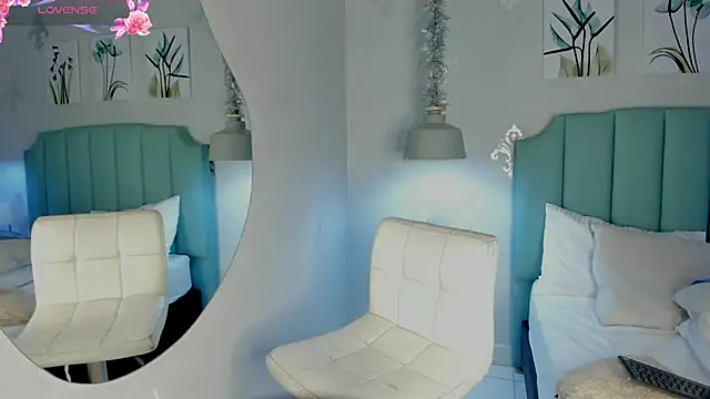 Snapshot of Khenta_Michells chatting on 02.12.25 Khenta Michells online show from 02.12.25