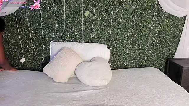 Khenta Michells online show from 02.04.26