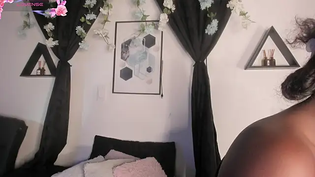 Khenta Michells online show from 04.23.26