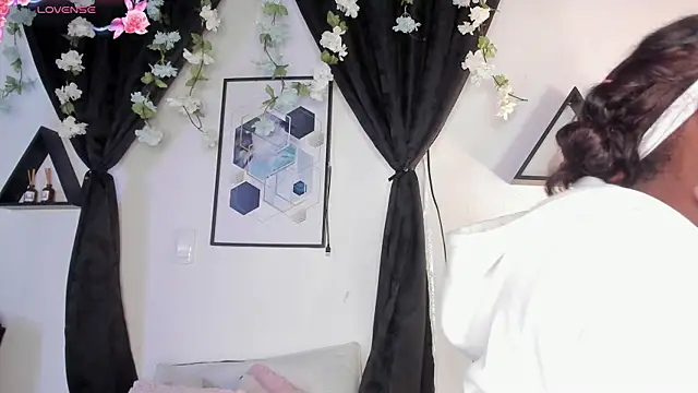Khenta Michells online show from 05.05.26