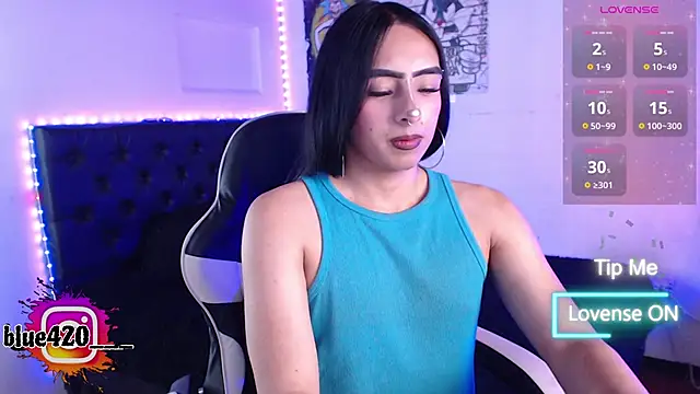 Snapshot of Skyler__blue4 chatting on 11.23.25 Skyler blue4 online show from 11.23.25