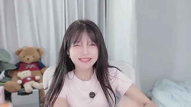 Snapshot of AnAn-520 chatting on 12.15.25 AnAn-520 online show from 12.15.25