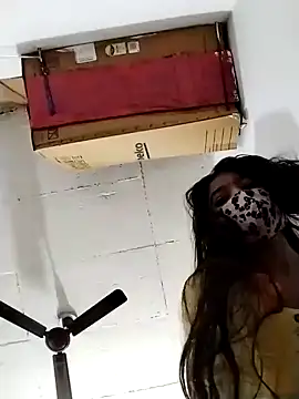 Snapshot of Cute-Ridhima chatting on 12.30.24 Cute-Ridhima online show from 12.30.24