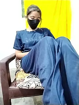 Snapshot of Cute-Ridhima chatting on 10.08.25 Cute-Ridhima online show from 10.08.25