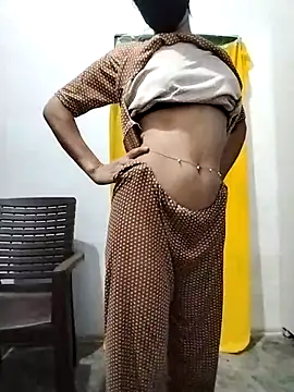 Snapshot of Cute-Ridhima chatting on 10.15.25 Cute-Ridhima online show from 10.15.25