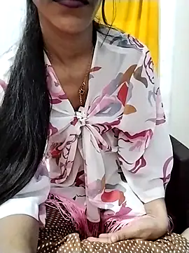 Snapshot of Cute-Ridhima chatting on 10.24.25 Cute-Ridhima online show from 10.24.25