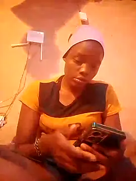 Snapshot of QUEEN-NAIMA chatting on 09.17.25 QUEEN-NAIMA online show from 09.17.25