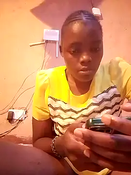 Snapshot of QUEEN-NAIMA chatting on 09.25.25 QUEEN-NAIMA online show from 09.25.25