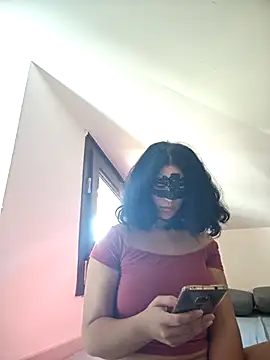 Snapshot of salomea_r chatting on 11.23.25 salomea r online show from 11.23.25