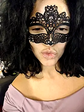 Snapshot of salomea_r chatting on 12.21.25 salomea r online show from 12.21.25