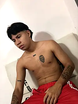 Snapshot of logannth chatting on 11.11.25 logannth online show from 11.11.25