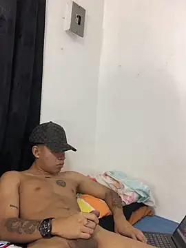 Snapshot of logannth chatting on 11.27.25 logannth online show from 11.27.25