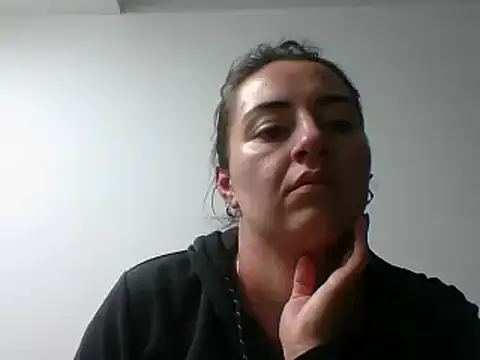 Snapshot of _karlie_kloss_ chatting on 12.13.24 karlie kloss online show from 12.13.24