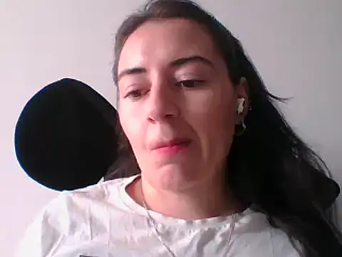 Snapshot of _karlie_kloss_ chatting on 02.03.25 karlie kloss online show from 02.03.25