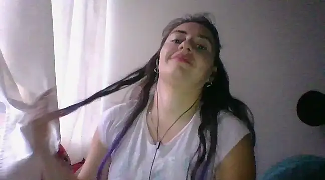 Snapshot of _karlie_kloss_ chatting on 02.04.25 karlie kloss online show from 02.04.25