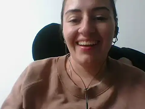 Snapshot of _karlie_kloss_ chatting on 02.06.25 karlie kloss online show from 02.06.25