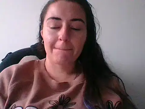 Snapshot of _karlie_kloss_ chatting on 02.13.25 karlie kloss online show from 02.13.25