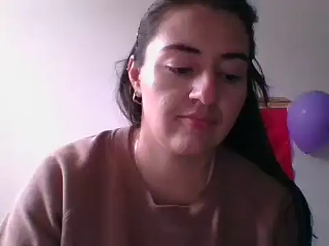 Snapshot of _karlie_kloss_ chatting on 02.16.25 karlie kloss online show from 02.16.25