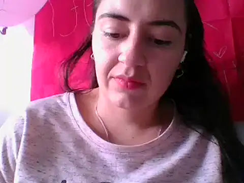 Snapshot of _karlie_kloss_ chatting on 02.19.25 karlie kloss online show from 02.19.25