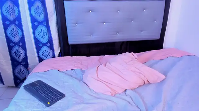 Snapshot of Johhan__Lee chatting on 01.09.25 Johhan Lee online show from 01.09.25