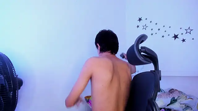 Snapshot of Johhan__Lee chatting on 12.05.25 Johhan Lee online show from 12.05.25