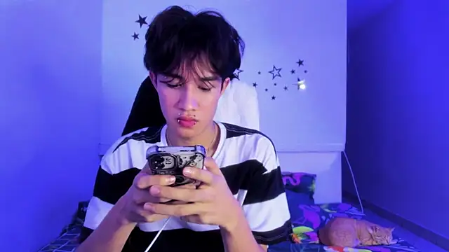 Snapshot of Johhan__Lee chatting on 12.22.25 Johhan Lee online show from 12.22.25