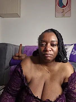 Snapshot of ThickianaRider chatting on 06.17.26 ThickianaRider online show from 06.17.26