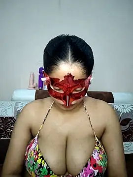 Snapshot of bigtitsqueen chatting on 02.07.26 bigtitsqueen online show from 02.07.26