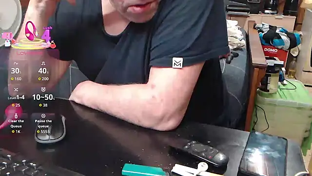 Snapshot of misteryman1956 chatting on 10.01.25 misteryman1956 online show from 10.01.25