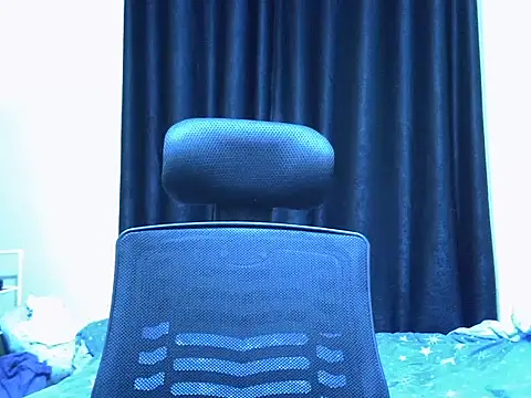 Snapshot of Horny-slut_ chatting on 11.17.25 Horny-slut online show from 11.17.25