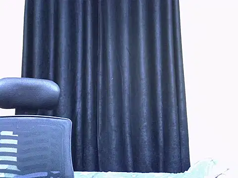 Snapshot of Horny-slut_ chatting on 11.25.25 Horny-slut online show from 11.25.25