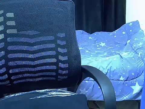 Snapshot of Horny-slut_ chatting on 11.26.25 Horny-slut online show from 11.26.25