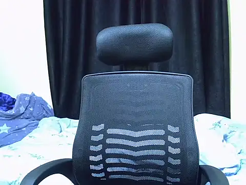 Snapshot of Horny-slut_ chatting on 12.22.25 Horny-slut online show from 12.22.25