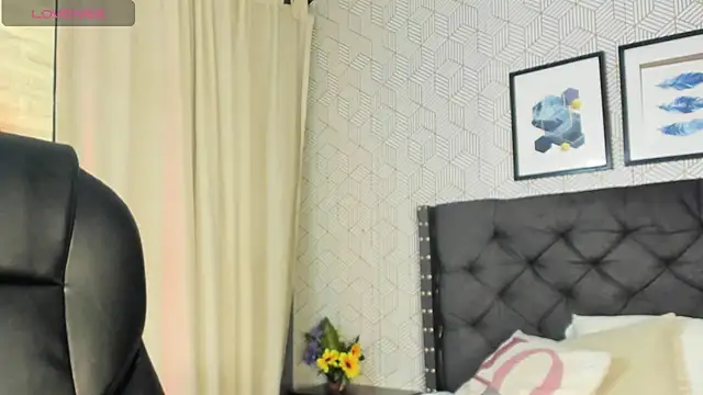 nicole  parker1 online show from 01.19.25