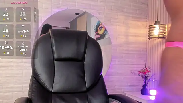 nicole  parker1 online show from 03.14.25