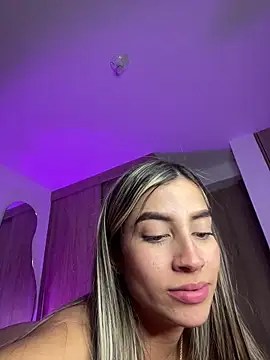 Snapshot of Issabela_G1 chatting on 12.15.24 Issabela G1 online show from 12.15.24