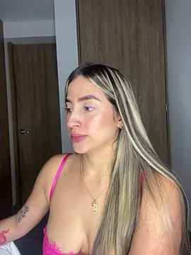 Snapshot of Issabela_G1 chatting on 12.31.24 Issabela G1 online show from 12.31.24