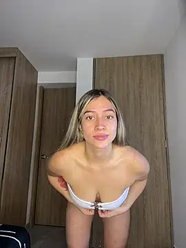Snapshot of Issabela_G1 chatting on 01.14.25 Issabela G1 online show from 01.14.25